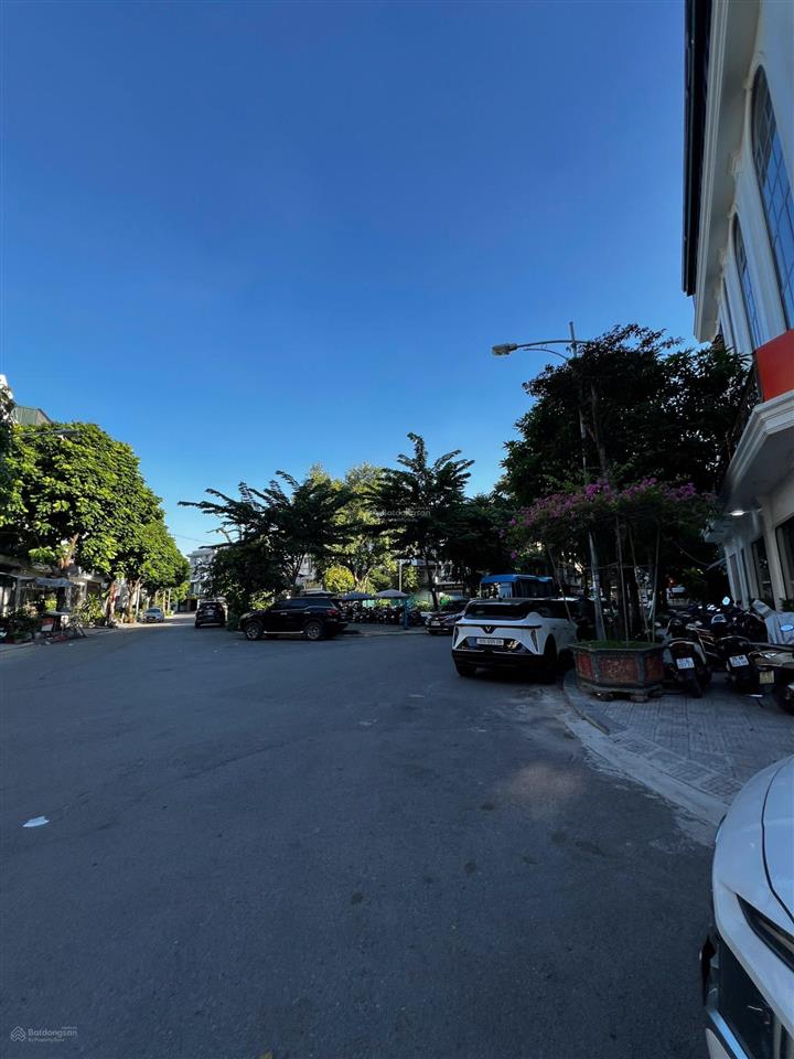 Lô góc duy nhất 180m văn phú hà đông,mặt tiền 30m, kinh doanh đỉnh, giá nhỉnh 50 tỷ!