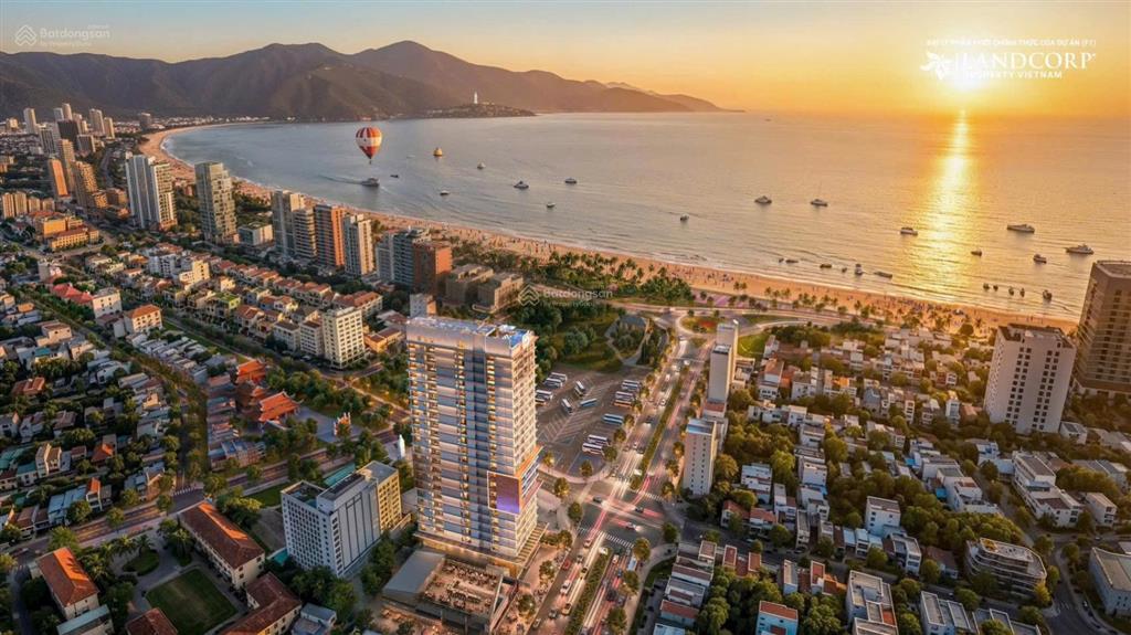 Bán đất mt tô hiến thành sát biển mỹ khê, 127,5m2 ngang 5m nở hậu, tây nam lộ giới 5m5 khu du lịch