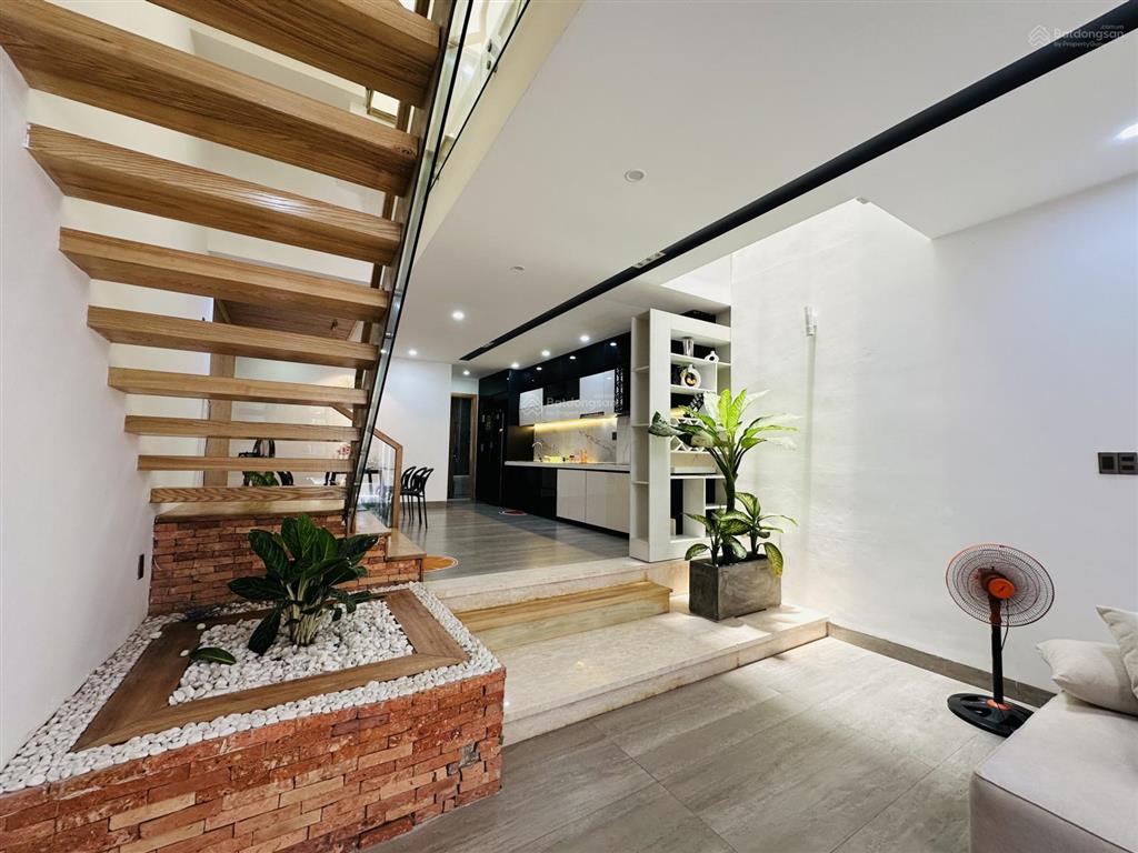 Bán nhà 3 tầng ngô thế vinh , hoà cường, 100m2 ngang 5m với 4pn 4pn nội thất đầy đủ