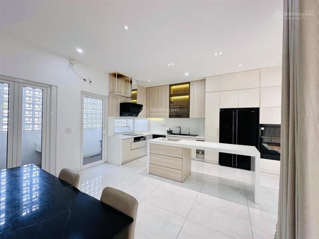 Bán nhà 3 tầng mt thăng long, view sông hàn, 150m2 đông nam với 5pn nội thất cơ bản