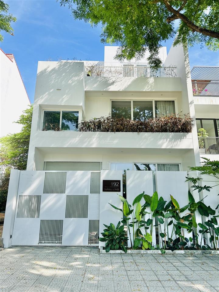 Bán nhà 3 tầng mt thăng long, view sông hàn, 150m2 đông nam với 5pn nội thất cơ bản