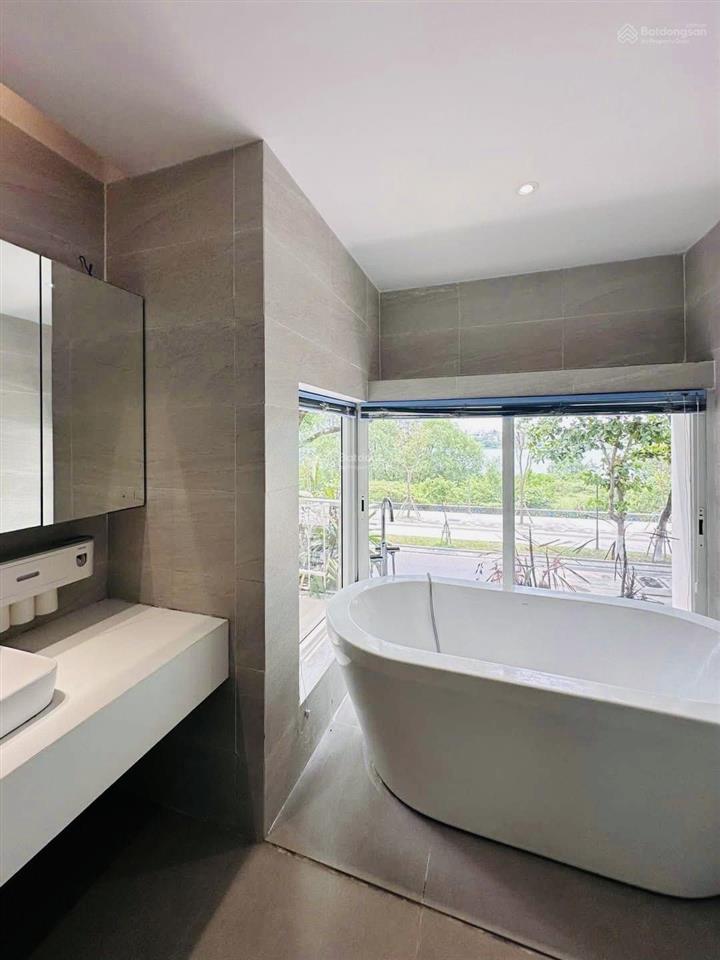 Bán nhà 3 tầng mt thăng long, view sông hàn, 150m2 đông nam với 5pn nội thất cơ bản