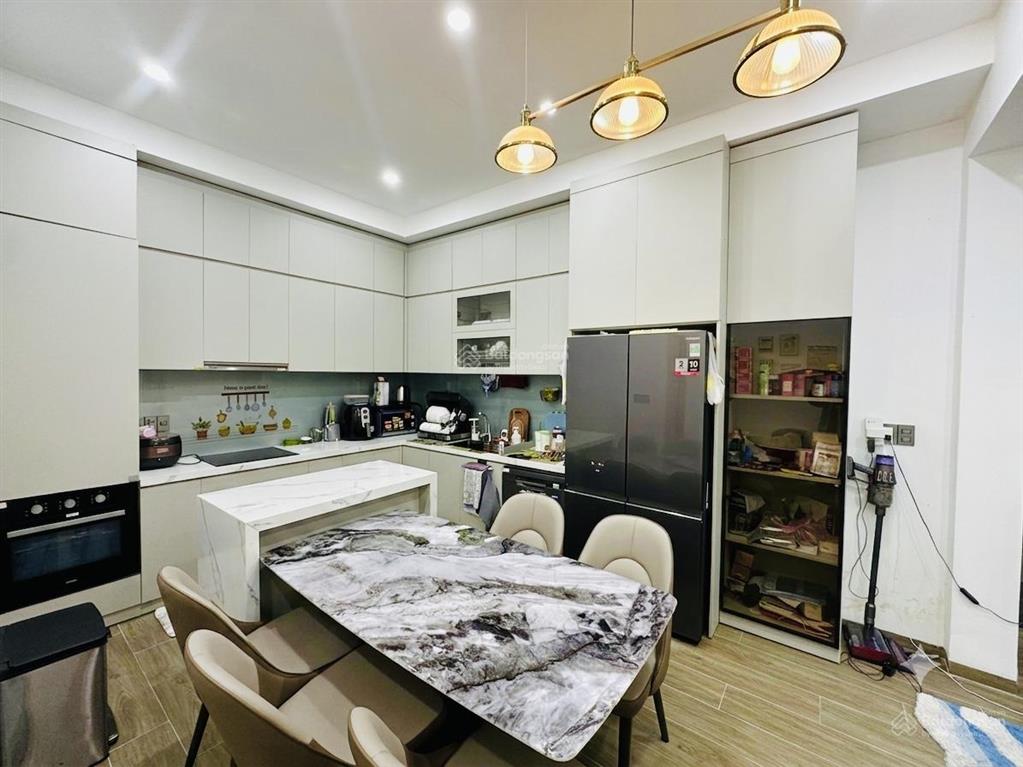 Bán nhà 3 tầng kiệt 275 nguyễn chí thanh gần cầu rồng và sông hàn, 61m2 có 2pn 3wc đầy đủ nội thất