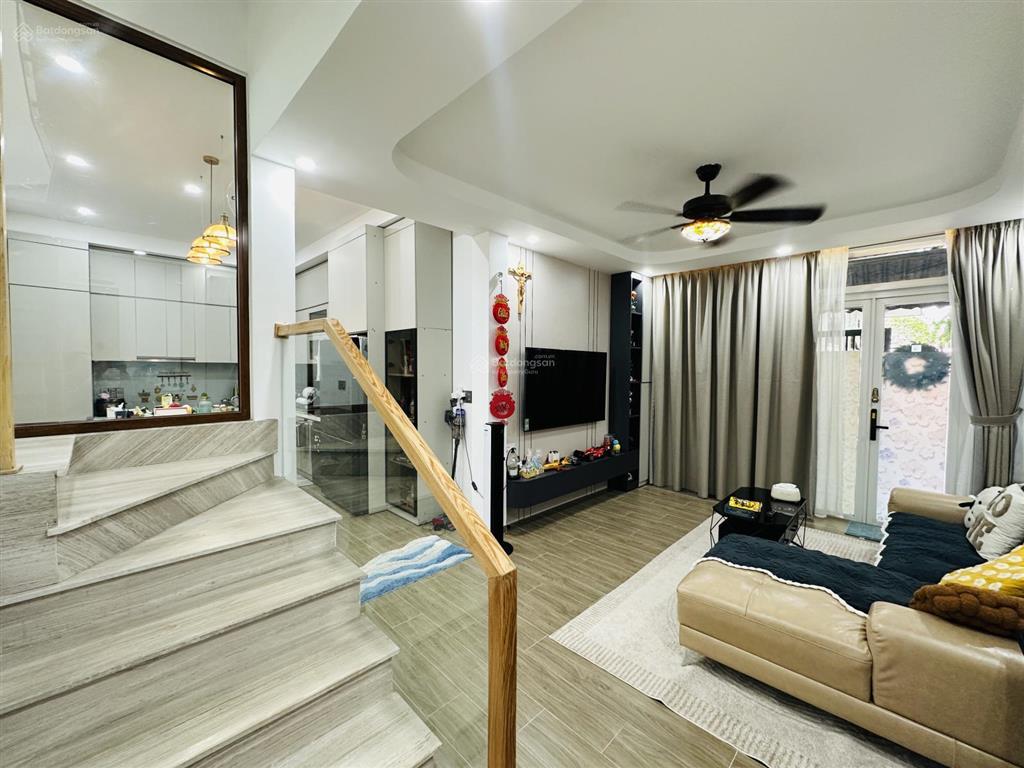 Bán nhà 3 tầng kiệt 275 nguyễn chí thanh gần cầu rồng và sông hàn, 61m2 có 2pn 3wc đầy đủ nội thất