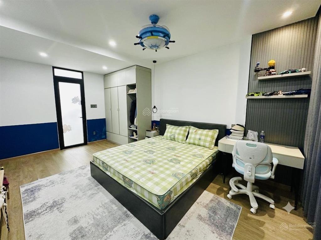 Bán nhà 3 tầng kiệt 275 nguyễn chí thanh gần cầu rồng và sông hàn, 61m2 có 2pn 3wc đầy đủ nội thất