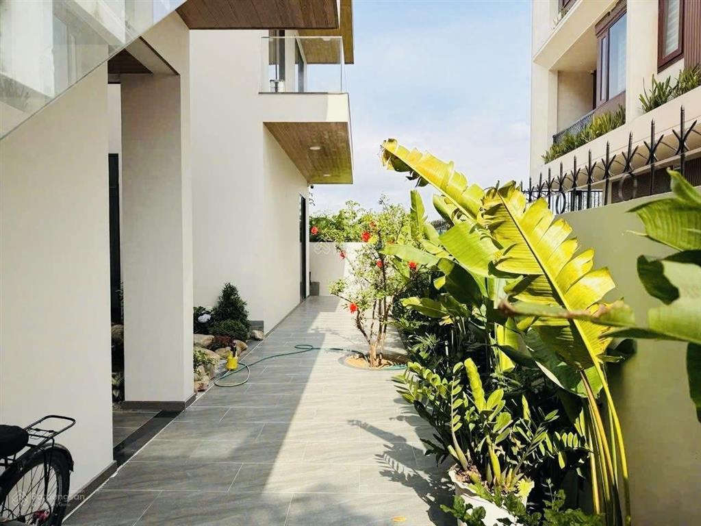 Bán villa 3 tầng view mặt sông hàn, 367m2 ngang 14m công năng 6pn đầy đủ nội thất