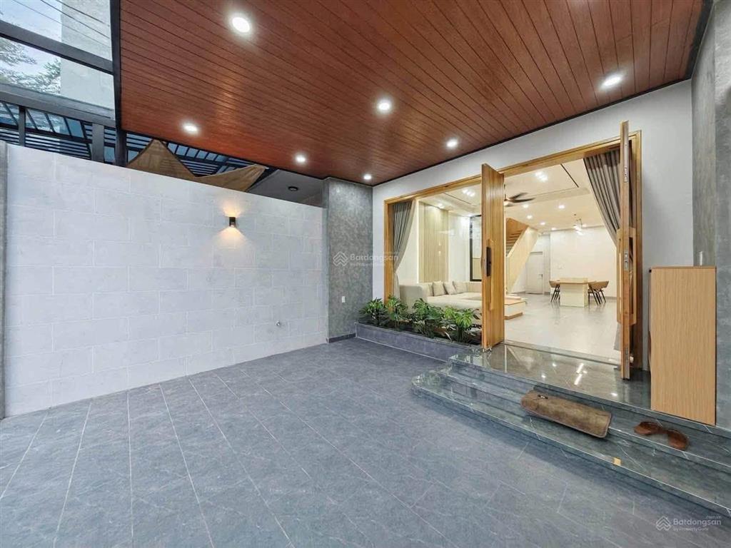 Bán nhà 3 tầng thanh lương 15  hòa xuân đối diện công viên, hướng đông nam có 4pn 4wc