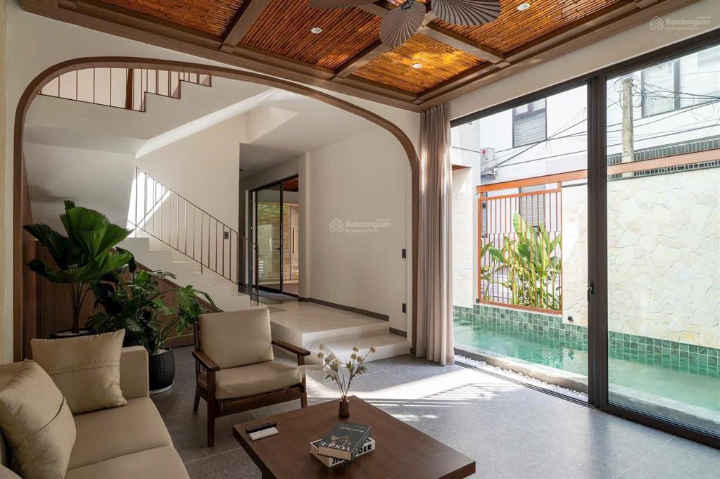 Bán nhà 3 tầng + hồ bơi kiệt ô tô võ nguyên giáp cách biển mỹ khê 200m, đối diện furama resort