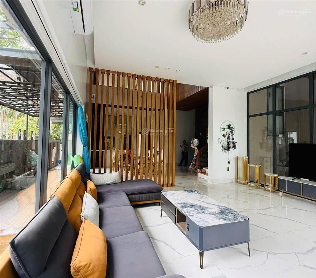 Cho thuê villa 3 tầng tại euro village 1  đại lộ hoa hồng, 250m2 4pn 5wc gần sông hàn