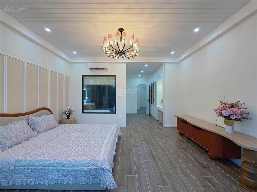 Bán nhà mới 100% đường huỳnh ngọc đủ  hòa xuân, 100m2 3 tầng 3pn đầy đủ nội thất mới!