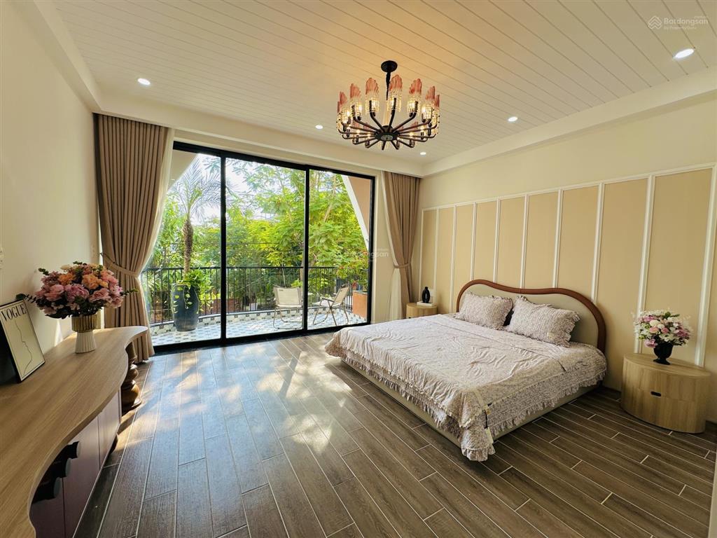 Bán nhà mới 100% đường huỳnh ngọc đủ  hòa xuân, 100m2 3 tầng 3pn đầy đủ nội thất mới!