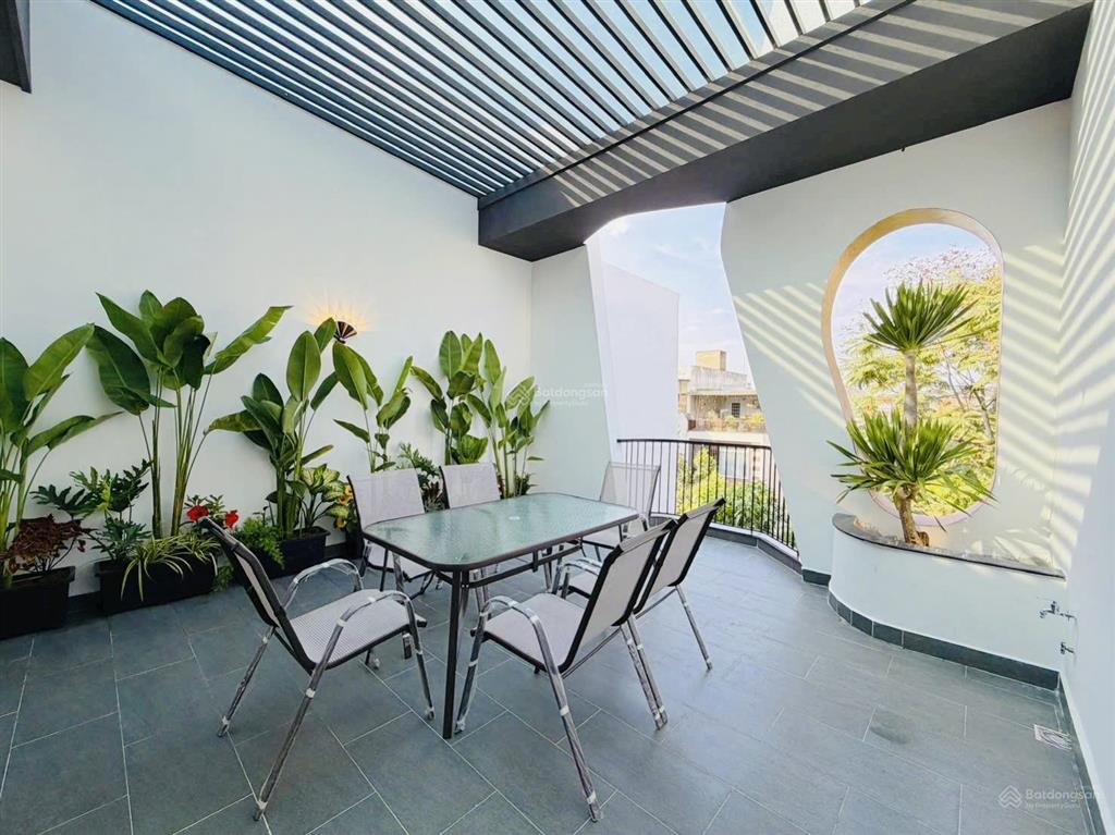 Bán nhà mới 100% đường huỳnh ngọc đủ  hòa xuân, 100m2 3 tầng 3pn đầy đủ nội thất mới!