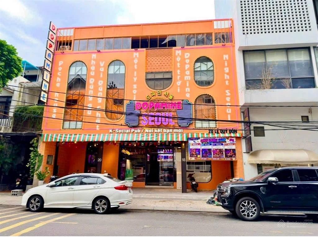 Cho thuê mặt bằng 500m2 nhà 3 tầng ngay đường 2/9, sát cầu rồng và sông hàn khu phố du lịch