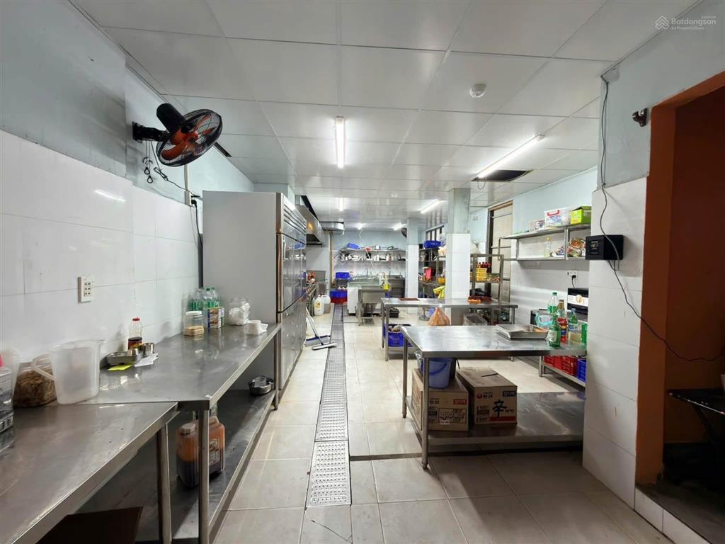 Cho thuê mặt bằng 500m2 nhà 3 tầng ngay đường 2/9, sát cầu rồng và sông hàn khu phố du lịch