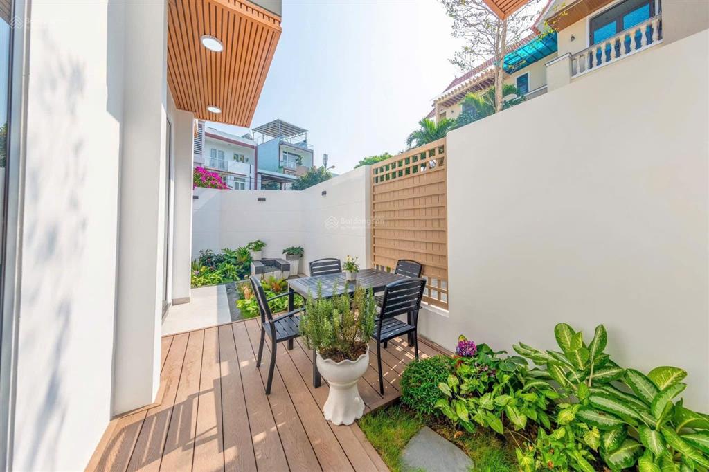 Bán nhà 3 tầng góc 2 mặt tiền nguyễn sơn  hòa cường, 150,6m2 với 5pn cách sông hàn 100m
