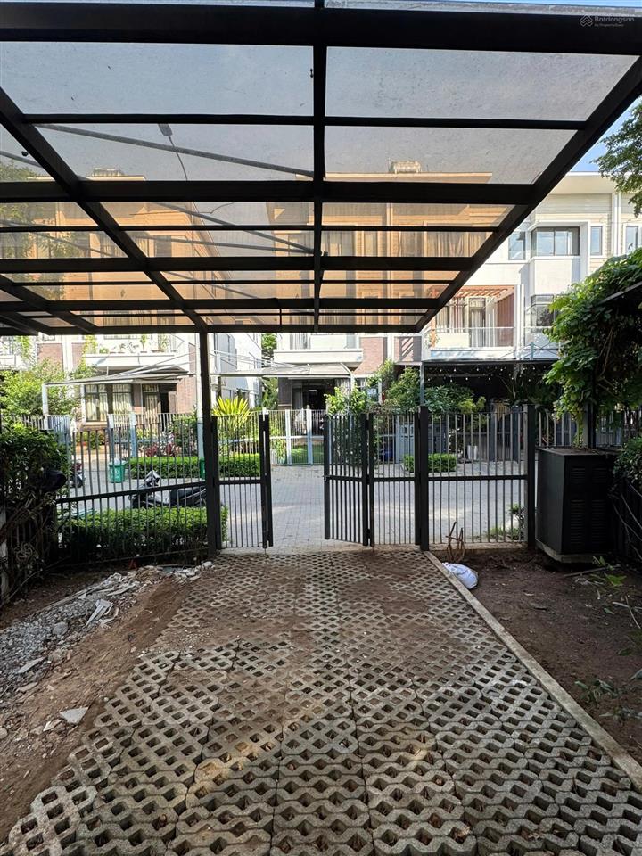 Bán nhà phố đảo thiên đường valora mizuki căn góc siêu đẹp, sân vườn rộng rãi 140m2