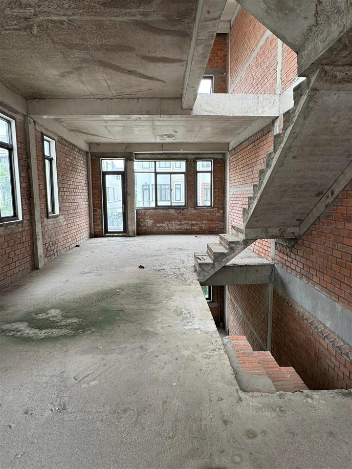 Bán nhà phố đảo thiên đường valora mizuki căn góc siêu đẹp, sân vườn rộng rãi 140m2