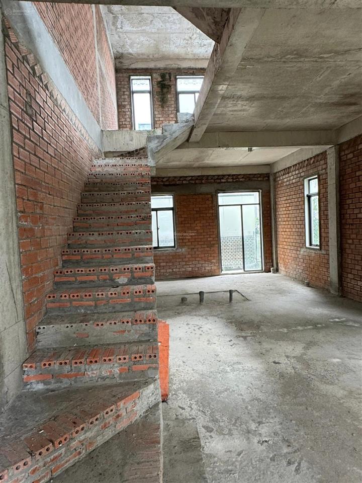 Bán nhà phố đảo thiên đường valora mizuki căn góc siêu đẹp, sân vườn rộng rãi 140m2