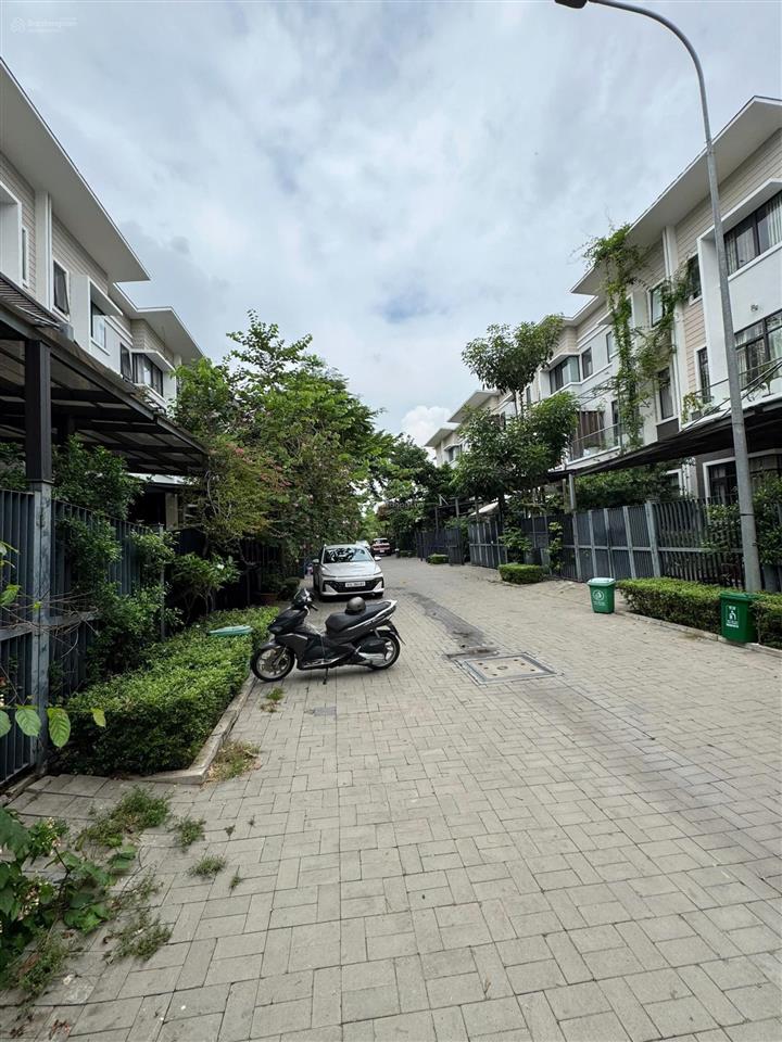 Bán nhà phố đảo thiên đường valora mizuki căn góc siêu đẹp, sân vườn rộng rãi 140m2