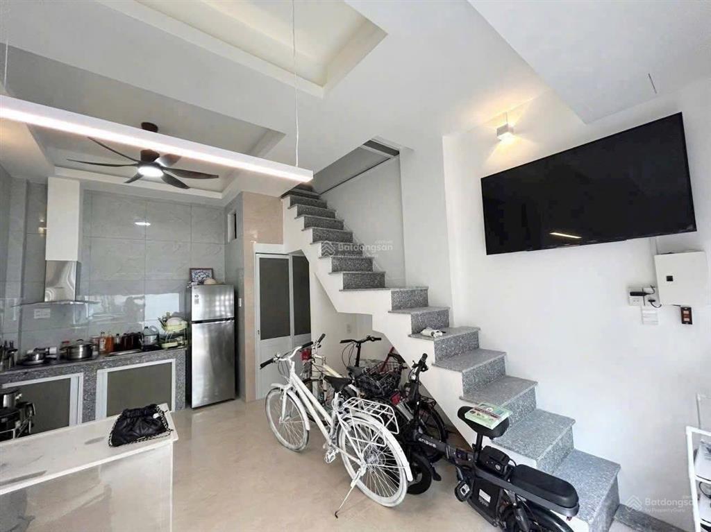 Giá tốt 3.9 tỷ / nhà hẻm 42 biệt thự khu phố tây nha trang đi bộ ra biển
