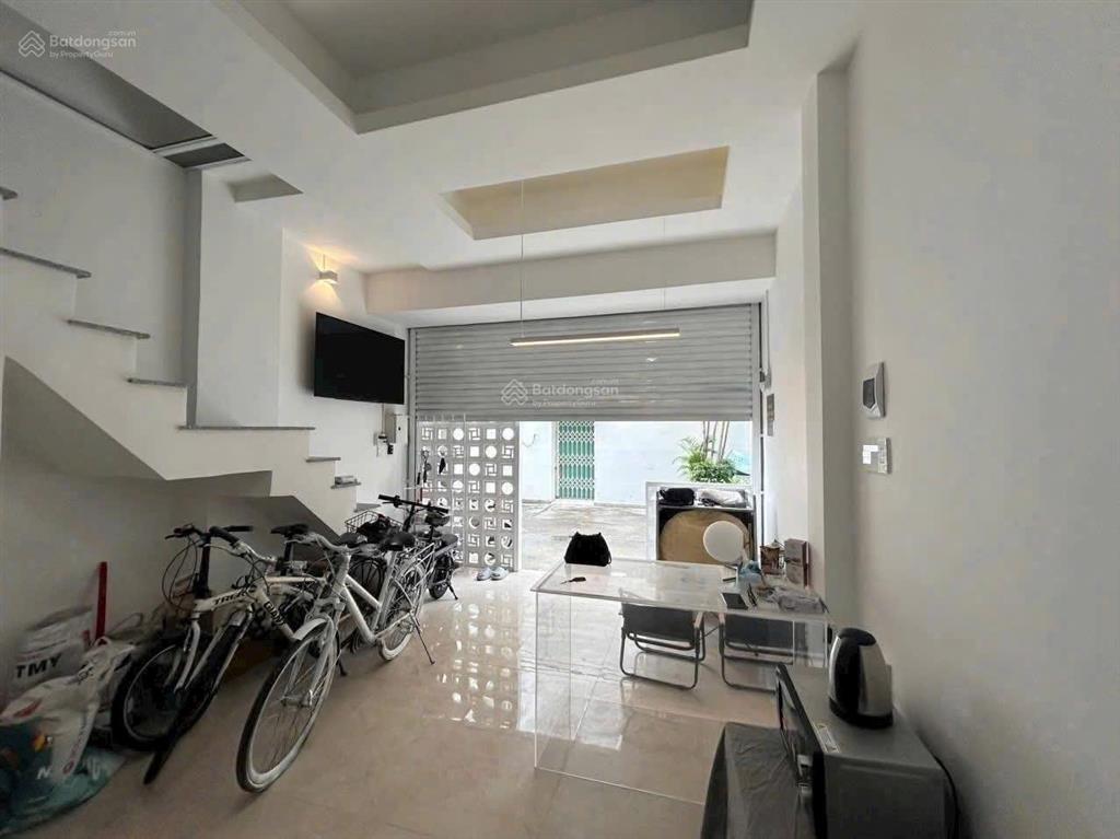 Giá tốt 3.9 tỷ / nhà hẻm 42 biệt thự khu phố tây nha trang đi bộ ra biển