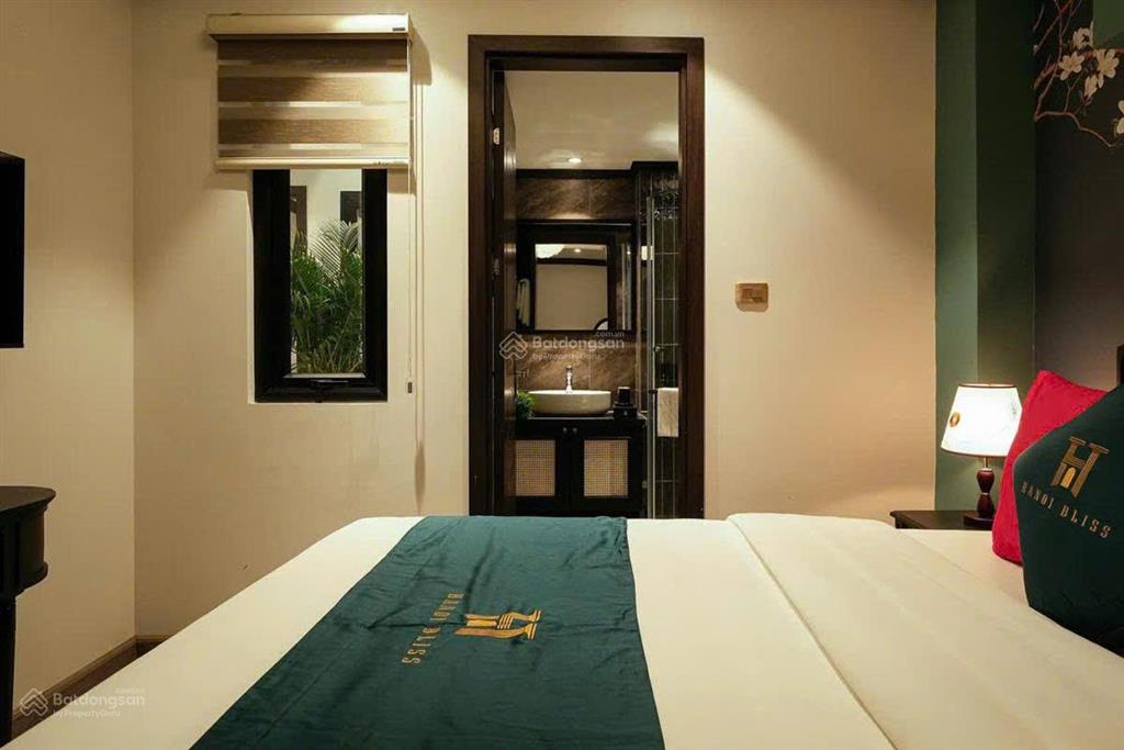 Bán khách sạn mặt phố cổ hoàn kiếm, hàng thiếc 30 phòng dòng tiền 600 triệu/tháng