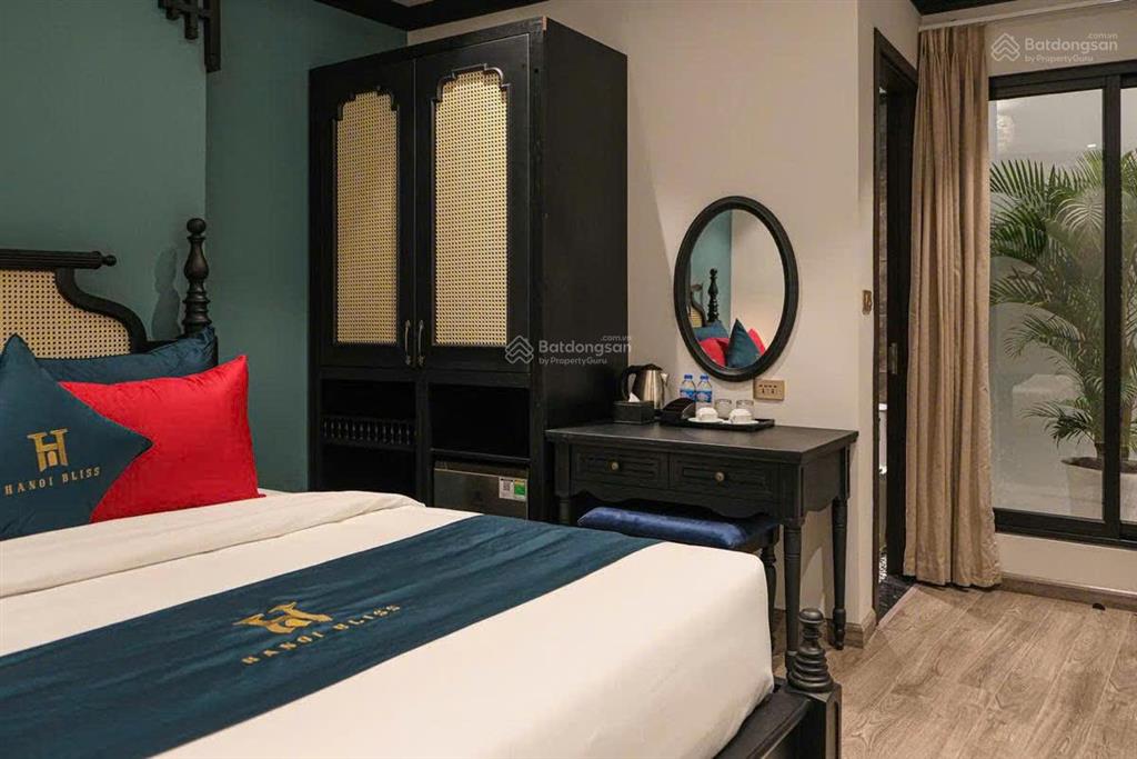 Bán khách sạn mặt phố cổ hoàn kiếm, hàng thiếc 30 phòng dòng tiền 600 triệu/tháng