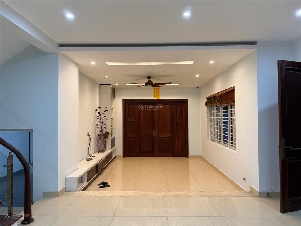 Bán bt việt hưng hoàn thiện 200m giá 5x tỷ đơn lập gần trg quốc tế vỉa hè ô tô tránh