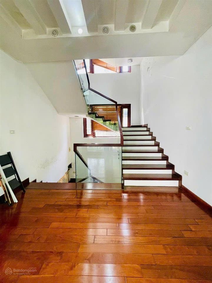 Siêu phẩm hoàng thế thiện sài đồng 303m sân vườn 3 mặt thoáng
