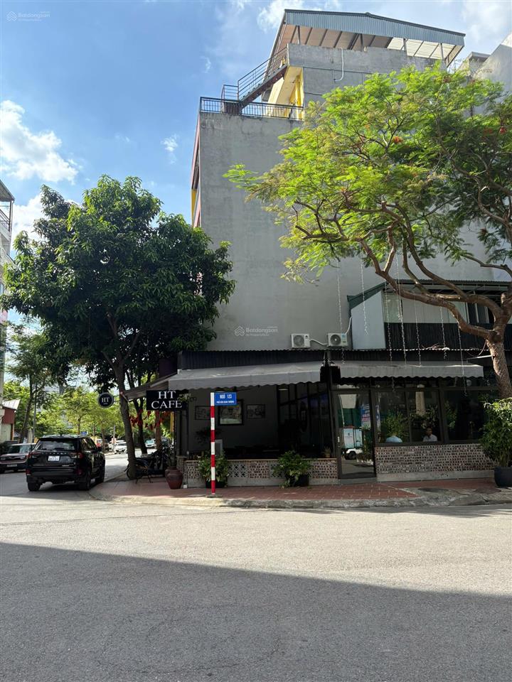 Lô góc kinh doanh gần vinhomes 28,2 tỷ việt hưng vỉa hè ô tô tránh