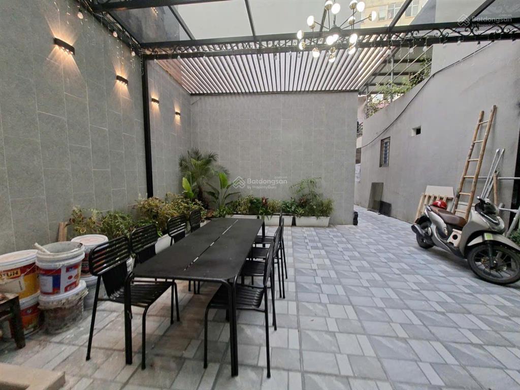 Bán nhà nguyễn văn cừ 110m2 giá 15,9 tỷ thang máy 7 tầng sân vườn, gần đường ô tô