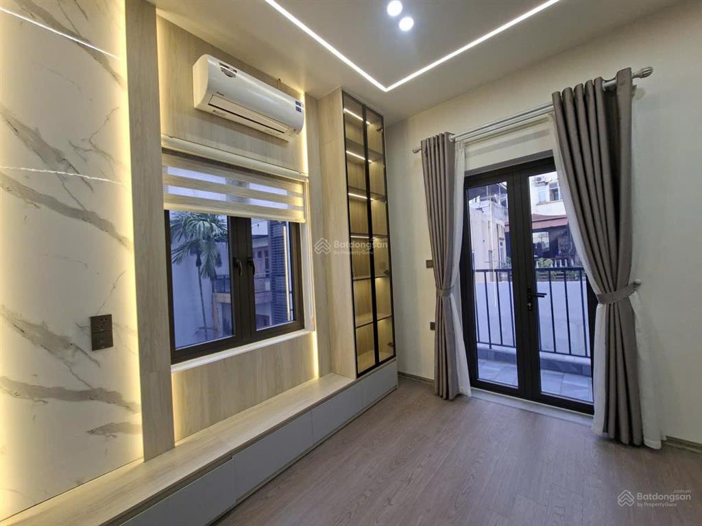 Bán nhà nguyễn văn cừ 110m2 giá 15,9 tỷ thang máy 7 tầng sân vườn, gần đường ô tô