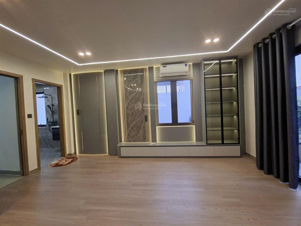 Bán nhà nguyễn văn cừ 110m2 giá 15,9 tỷ thang máy 7 tầng sân vườn, gần đường ô tô