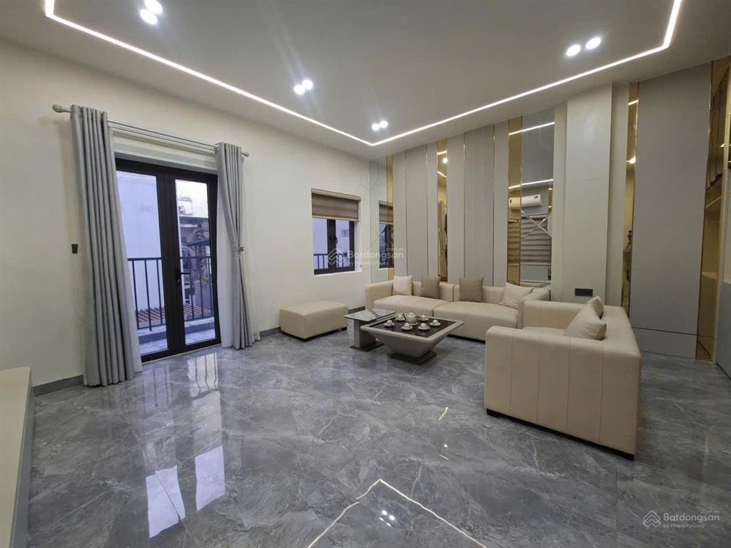 Bán nhà nguyễn văn cừ 110m2 giá 15,9 tỷ thang máy 7 tầng sân vườn, gần đường ô tô