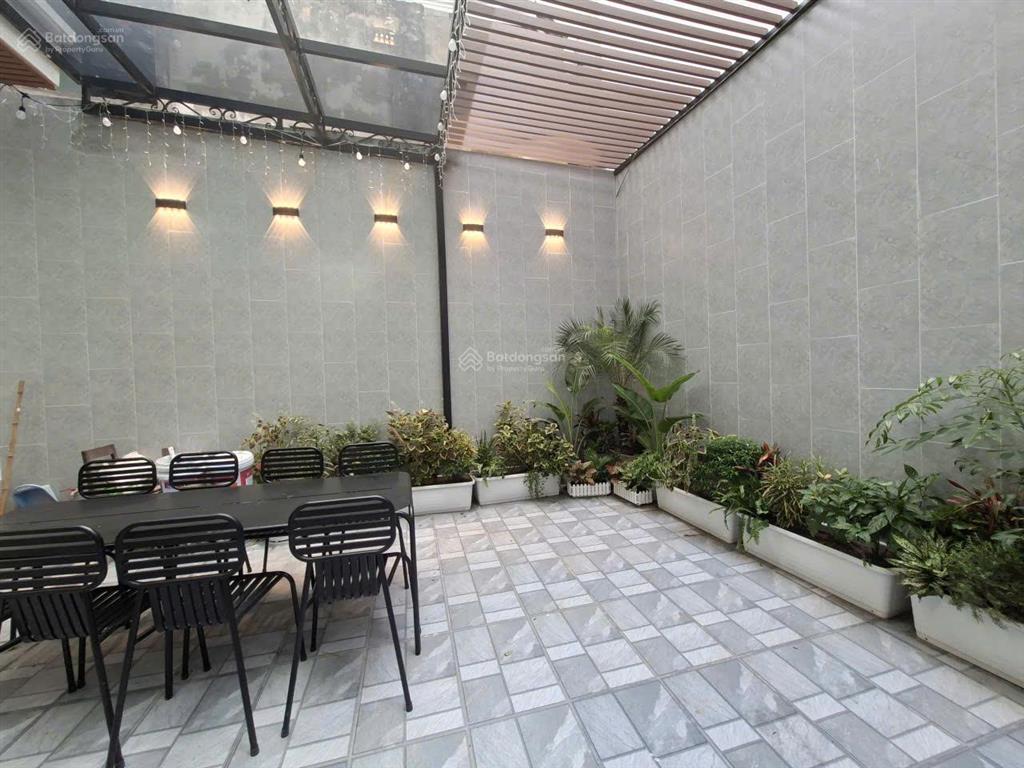 Bán nhà nguyễn văn cừ 110m2 giá 15,9 tỷ thang máy 7 tầng sân vườn, gần đường ô tô