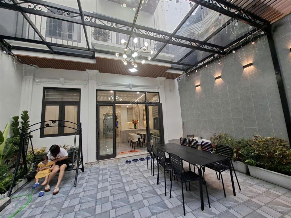 Bán nhà nguyễn văn cừ 110m2 giá 15,9 tỷ thang máy 7 tầng sân vườn, gần đường ô tô