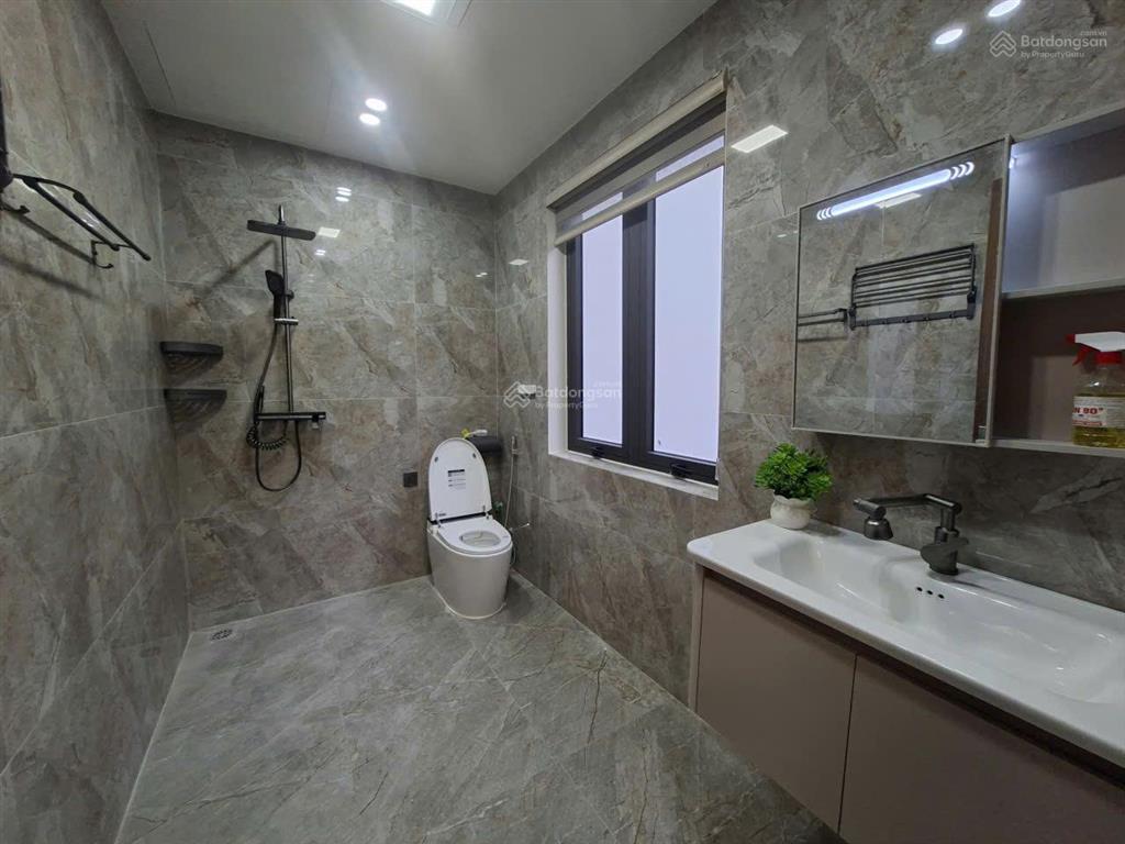 Bán nhà nguyễn văn cừ 110m2 giá 15,9 tỷ thang máy 7 tầng sân vườn, gần đường ô tô