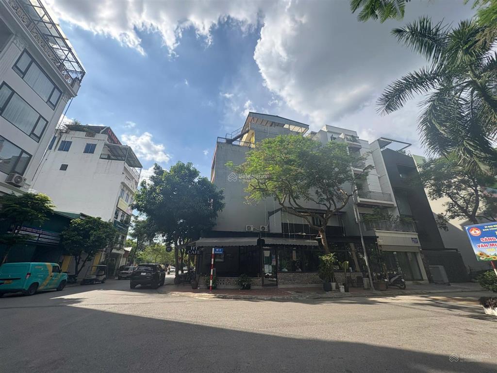 Lô góc kinh doanh gần vinhomes 28,2 tỷ việt hưng vỉa hè ô tô tránh