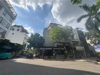 Lô góc kinh doanh gần vinhomes 28,2 tỷ việt hưng vỉa hè ô tô tránh