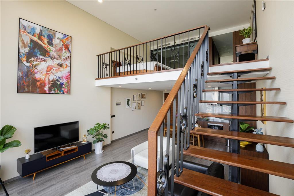 Cho thuê căn hộ cao cấp pentstudio diện tích 92 m2, view hồ, full nội thất giá 17tr.  0915 629 ***
