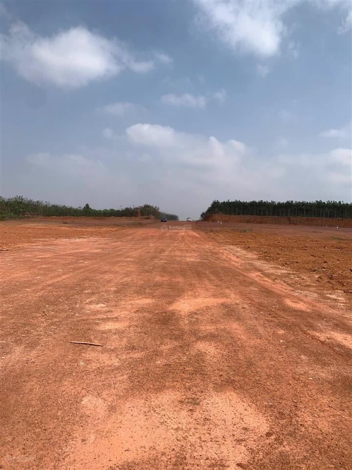 Đất 1000m2 kế bên tuyến 2 vào cổng khu công nghiệp, ngang 27m rộng rãi vuông vắn chỉ 285 triệu
