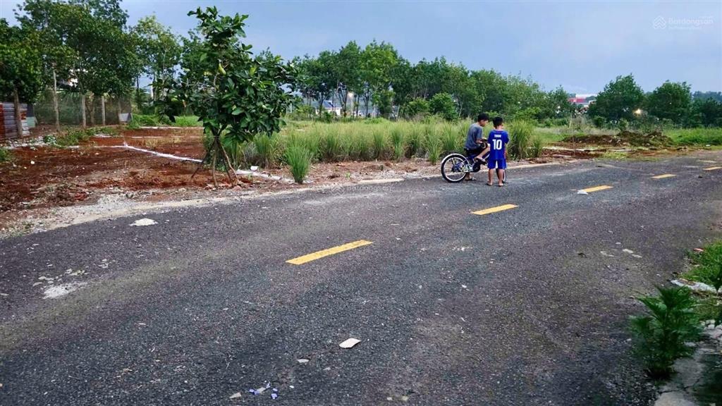 148 triệu đất thổ cư ngay trường học và chợ, đường nhựa đẹp, dân cư đông 148 tr còn thương lượng