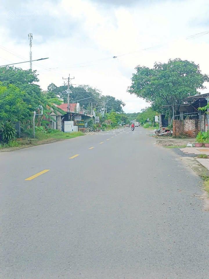 1000m2 có sẵn 500m thổ cư, dân cư đông ngay chợ, đường 32m nhựa chỉ 345 triệu bao chi phí sang tên