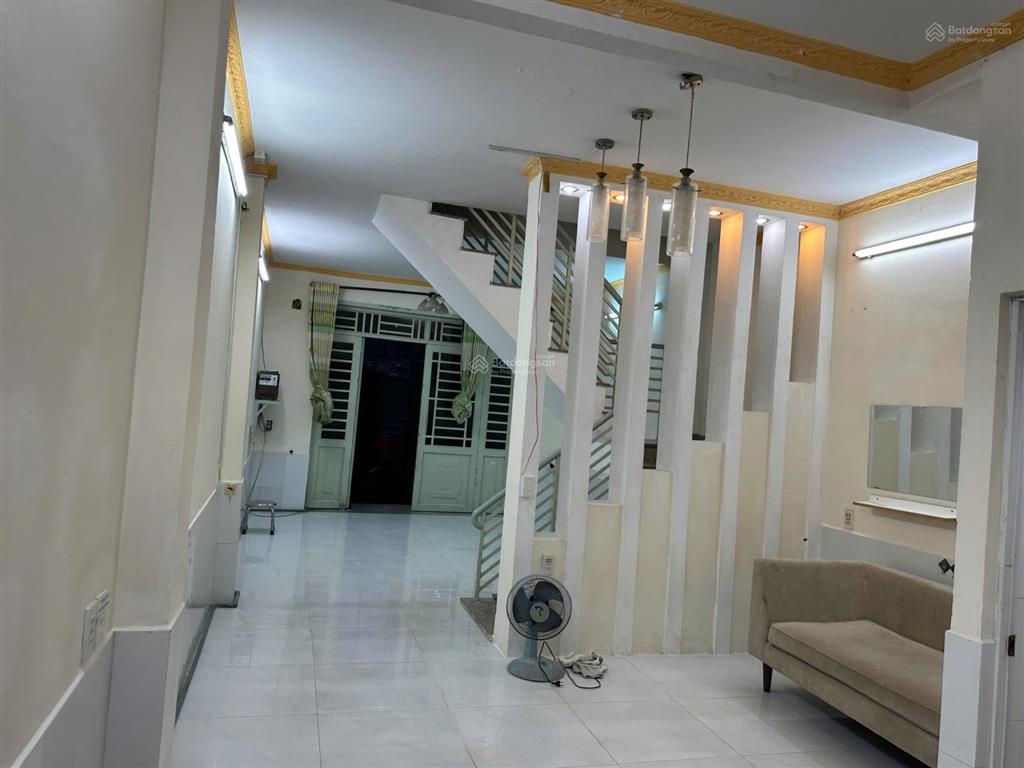 Cho thuê nhà đẹp nguyên căn đs 520 hbp
