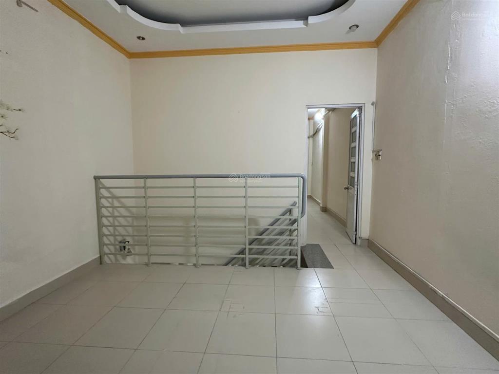 Cho thuê nhà đẹp nguyên căn đs 520 hbp