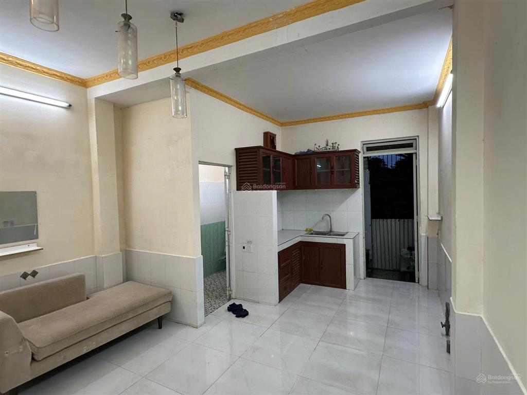 Cho thuê nhà đẹp nguyên căn đs 520 hbp