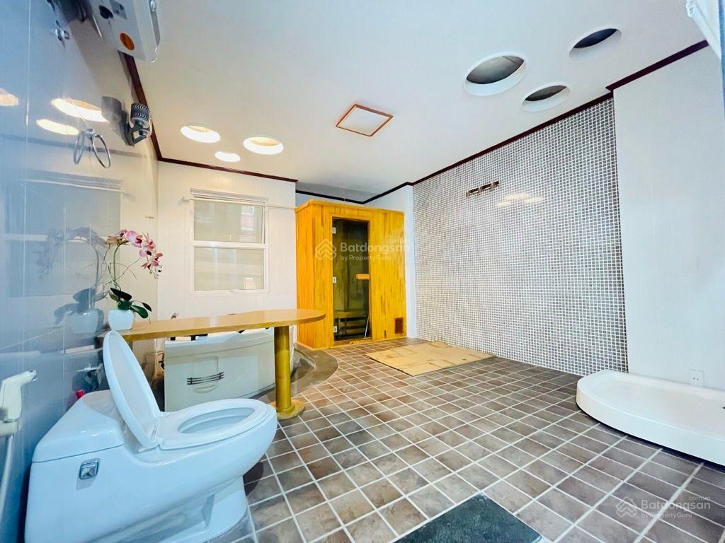Bán nhà rất đẹp lạc long quân, ô tô đỗ cửa, tự xây tâm huyết, tặng nội thất, sổ vuông, gần hồ tây