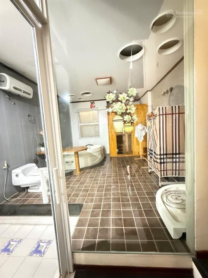 Bán nhà rất đẹp lạc long quân, ô tô đỗ cửa, tự xây tâm huyết, tặng nội thất, sổ vuông, gần hồ tây