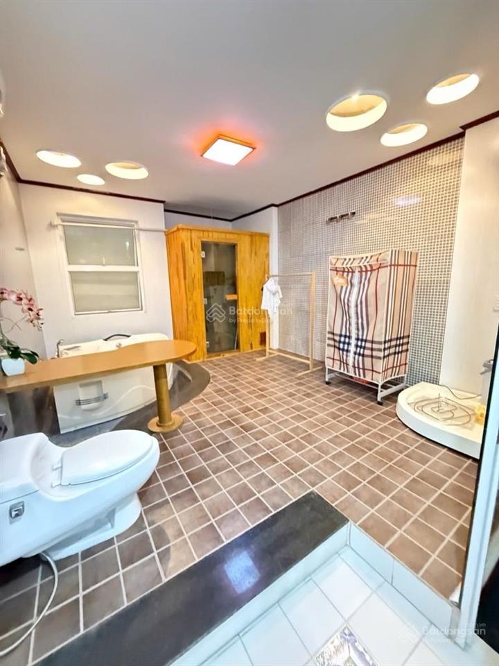 Bán nhà rất đẹp lạc long quân, ô tô đỗ cửa, tự xây tâm huyết, tặng nội thất, sổ vuông, gần hồ tây