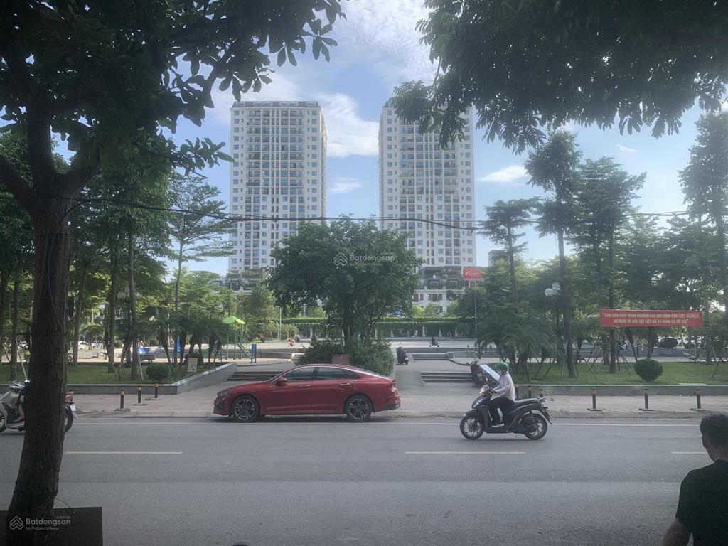 Cho thuê nhà nguyên căn mặt phố hoàng như tiếp  bồ đề  long biên 250mmt15m 130 triệu/tháng